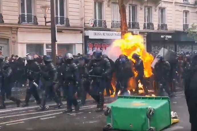 「パリが燃えている？」フランスで暴動が拡大、警察官に火炎瓶…背景にあるのは年金問題！