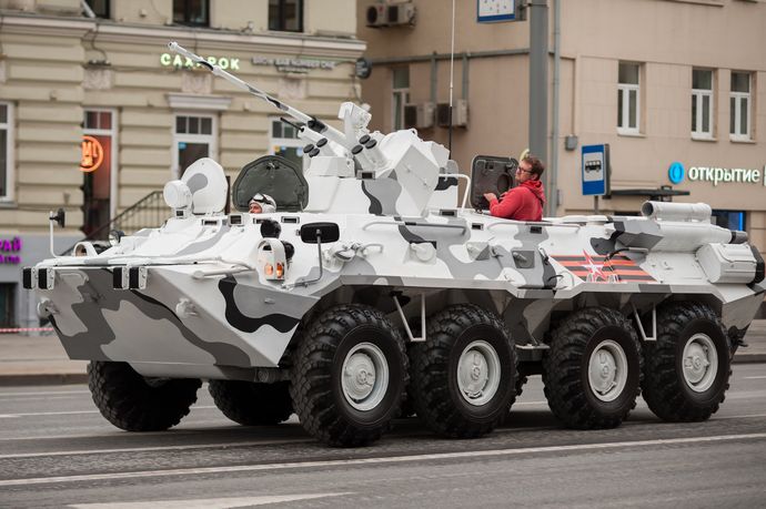 BTR重装甲兵員輸送車について、既存のロシア軍戦車のシャーシを使って作る！