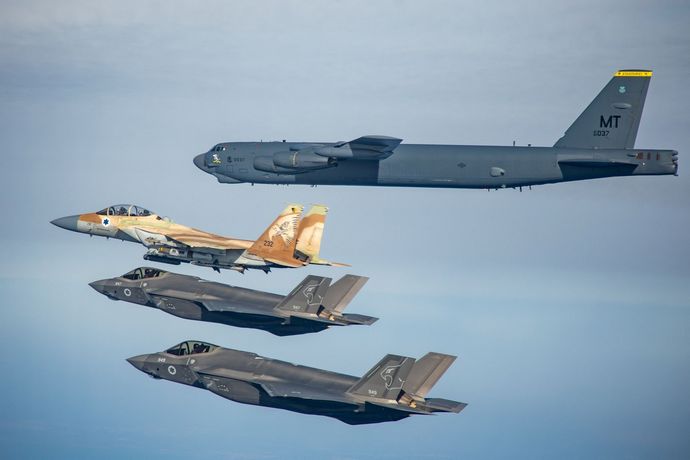 イラン上空の制空権が取れたのでB-52戦略爆撃機で攻撃！