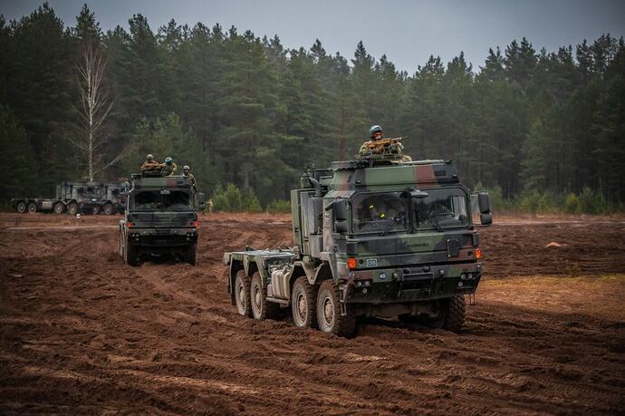 ドイツ連邦軍戦闘後方支援中隊が機動護送実弾射撃訓練を実施！