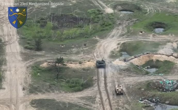 新設されたウクライナ陸軍第23機械化旅団が広大な訓練場で塹壕線を突破する方法を訓練！