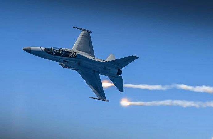 韓国空軍のF-16C戦闘機が墜落事故、夜間暗視ゴーグル飛行訓練中に僚機と接触していた！