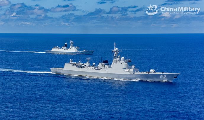 中国海軍と海警局が宮古海峡で海上封鎖演習、台湾有事を想定か…沖縄・尖閣周辺に「重武装」船団も初確認！
