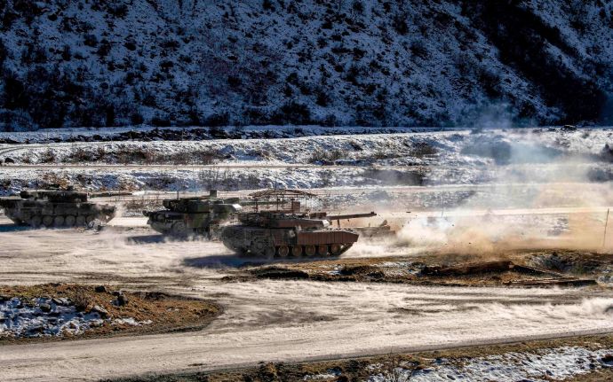 アルプス山麓で轟音を響かせる、フランス陸軍第5竜騎兵連隊のルクレール戦車！