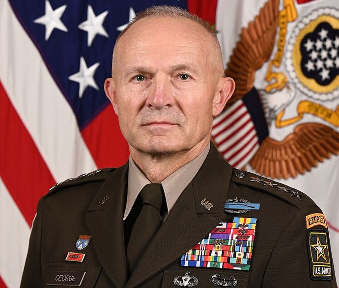 米陸軍トップのジョージ参謀総長が退任、ヘグセス国防長官が辞任要求！