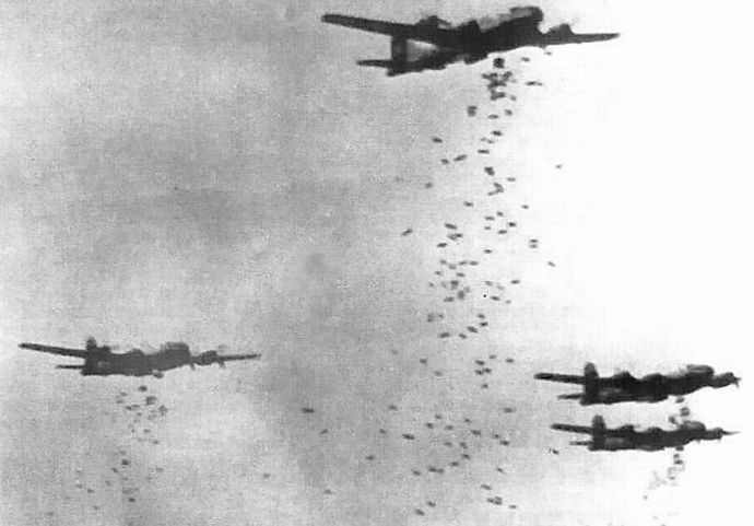 アメリカ兵「100発中1発当たればいいや」…日本軍「天皇の物だから1発必ず当てろ」これじゃ勝てねぇ！