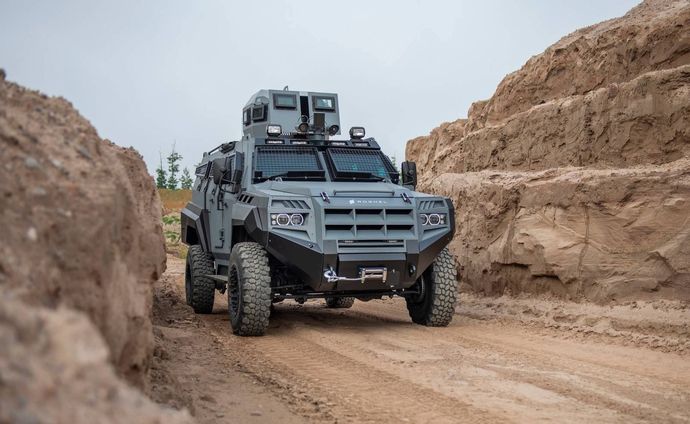 カナダ政府、ウクライナに「セネター装甲兵員輸送車」200両の追加供与を発表！