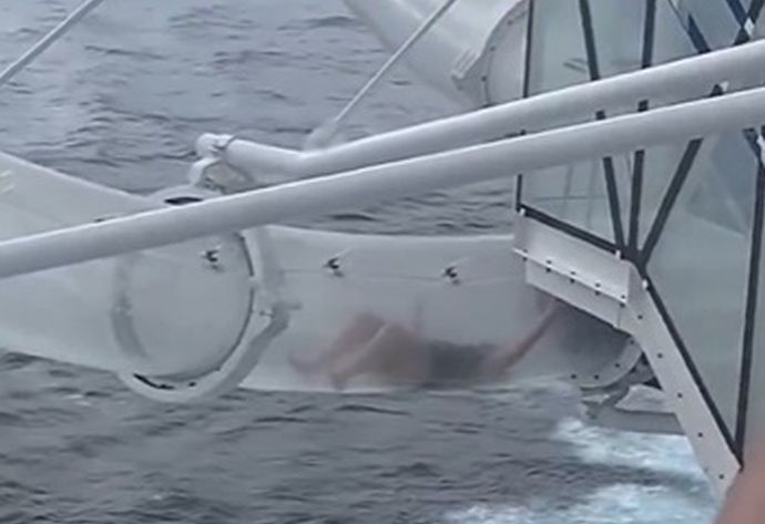 「最悪の悪夢」海上に突き出た米クルーズ船スライダーで、利用者が動けなくなる映像拡散！