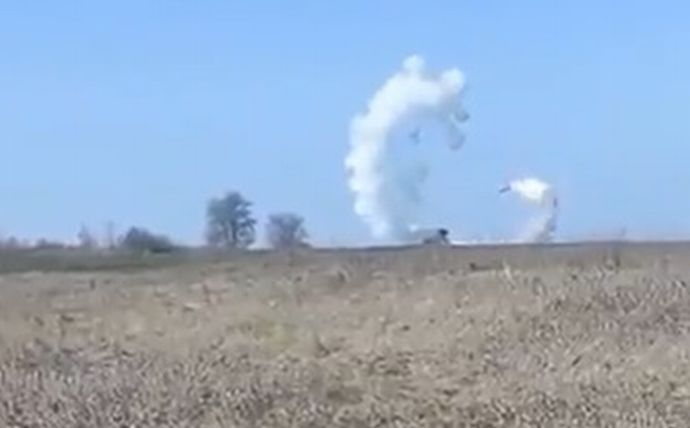 ロシア軍の短距離防空システム「TOR トール」が自分に向けてミサイル発射し自爆？！