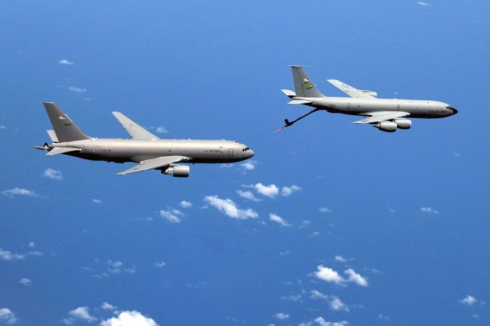 米軍、イラクのKC-135空中給油機墜落で乗員6人の死亡を確認…別の給油機と接触か！