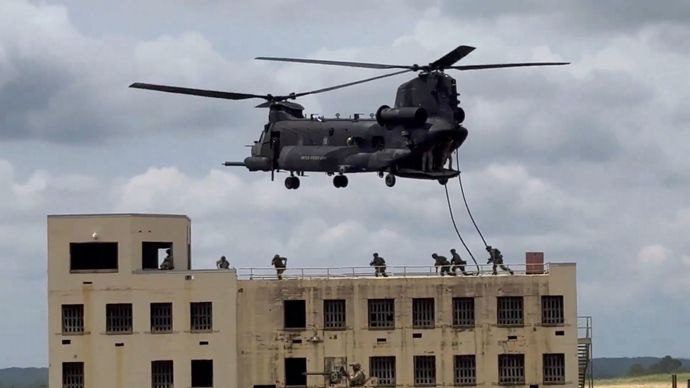 米軍がマドゥロ捕獲作戦で謎の「音波兵器」を使用か…ベネズエラ兵が吐血して倒れたとの目撃証言！