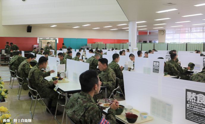 防衛事務官(50代)が姫路駐屯地内の隊員食堂で無銭飲食？…勘違いで3500円分を喫食！