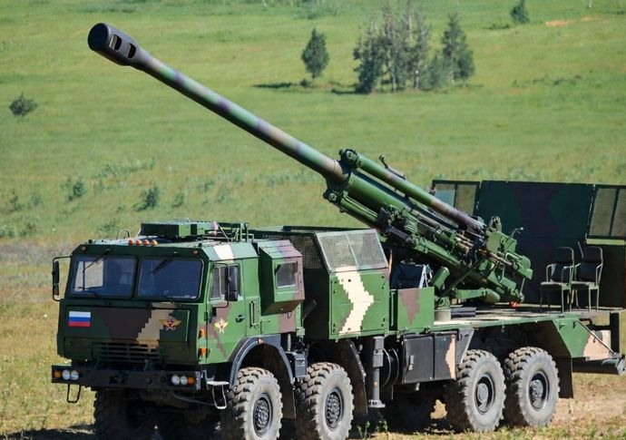 ロシアが新型155mm自走砲を公開、鹵獲したフランス製カエサルを基に開発！