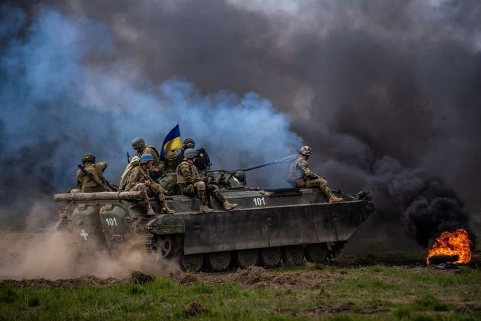 ウクライナ軍がバフムト包囲作戦を進めていることを明らかに！