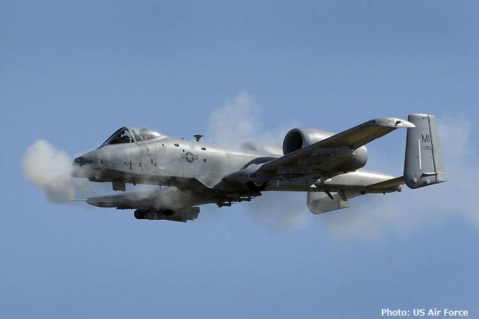 800px-A-10_107th_FS_Michigan_ANG_firing_gun_2010