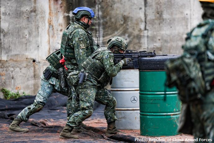 台湾の大富豪「300万人の戦闘部隊と100万台のドローン」を私費で投入！