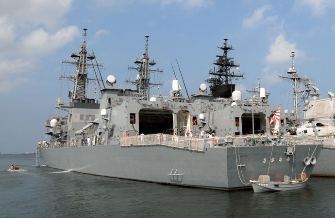 海自護衛艦「さざなみ」の海士長(27)、休暇中に特殊詐欺の「受け子」に…200万円詐取容疑で逮捕！