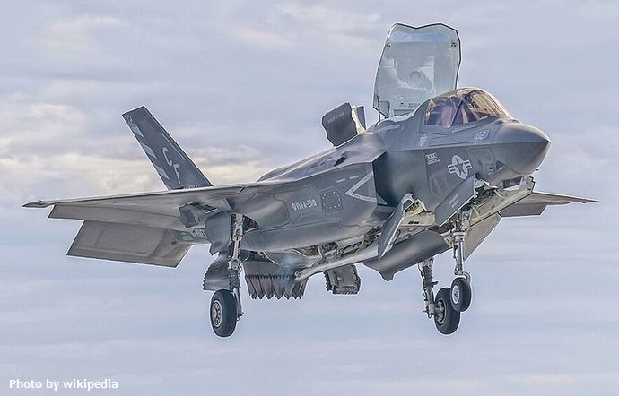 800px-USS_America's_Test_F-35_Flight_Operations