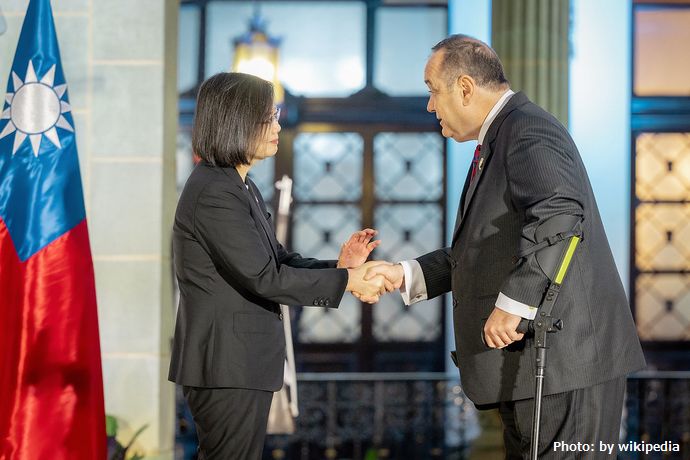 台湾と断交条件に投資申し出る中国にグアテマラ大統領「友人を売り渡す習慣ない」と拒否！