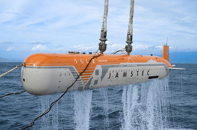 JAMSTEC、深海の無人探査機「うらしま」水深8000メートル到達に成功！