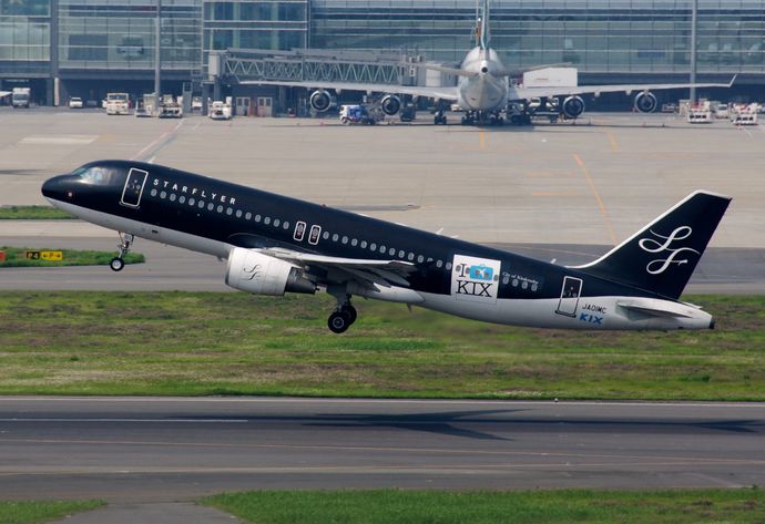 スターフライヤー「国内線は経営を圧迫、将来にわたっての航空事業継続は困難」！