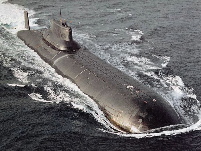 史上最大のタイフーン型原子力潜水艦「ドミトリー・ドンスコイ」…核攻撃力と致命的弱点！