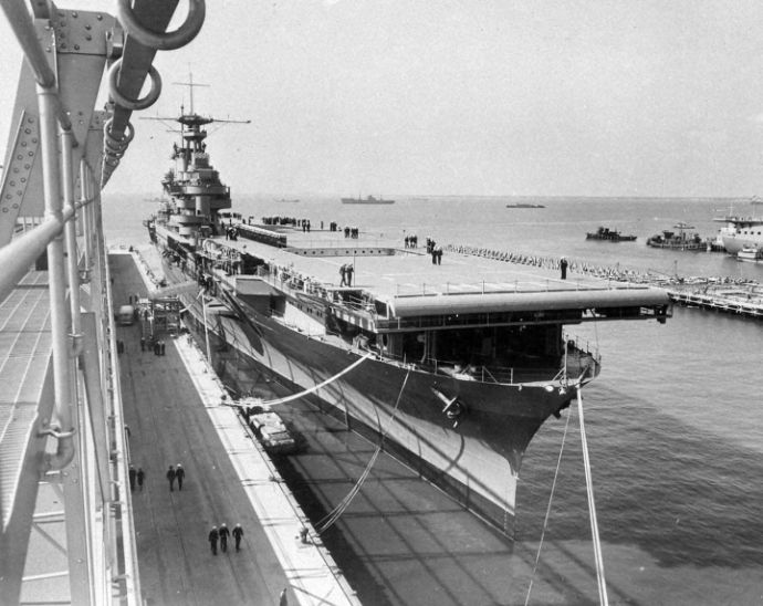 ヨークタウン級航空母艦の3番艦として建造された「USS ホーネット」の進水式！