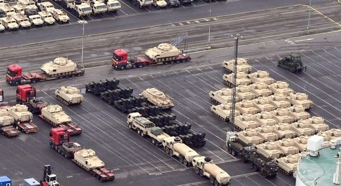 ブラッドレー歩兵戦闘車ガズラリ…ウクライナへ440台の各種戦闘車両を輸送中！