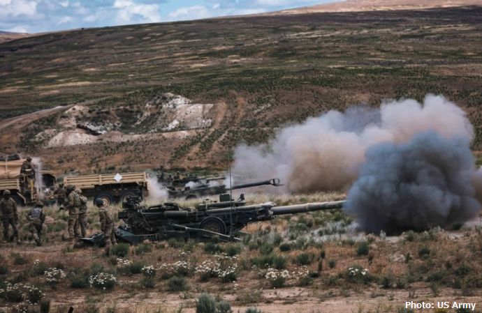 米陸軍砲兵大隊がM777 155mm榴弾砲での水兵射撃訓練を実施！
