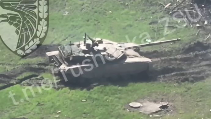 2,000ドルのドローンによって4,000,000ドルのT-90M戦車を撃破！