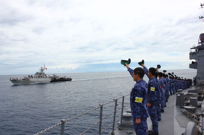 外洋練習航海に参加中の護衛艦「 むらさめ 」…インドネシア海軍、 タイ海軍と共同訓練！