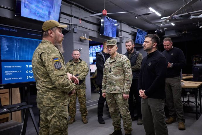 ゼレンスキー大統領、東部要衝ポクロウシクからの撤退を示唆…「死を強制せず」！