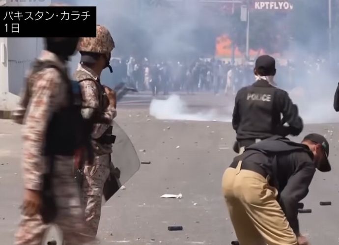 パキスタンで反米デモ、治安当局と衝突、参加者9人死亡…ハメネイ師死亡受け米国領事館押し入り図る！