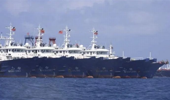 中国漁船1200隻、3月初旬に東シナ海で反転「L字型」隊列…米国排除へ準備行動か！