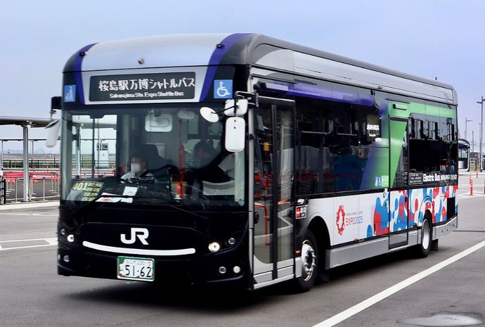 大阪に「EVバスの墓場」が出現…不具合多発でリコールも出た万博EVバスの行方！