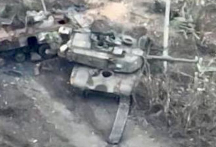 ウクライナ、戦場から米国製戦車エイブラムスを撤収…ロシア軍ドローンの脅威で！