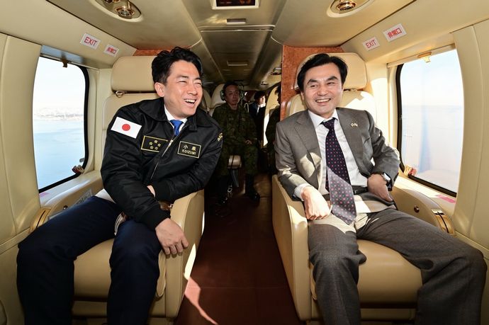 小泉防衛相、海自横須賀基地で韓国国防相とネクタイ外してピンポン交流…部隊交流活性化！