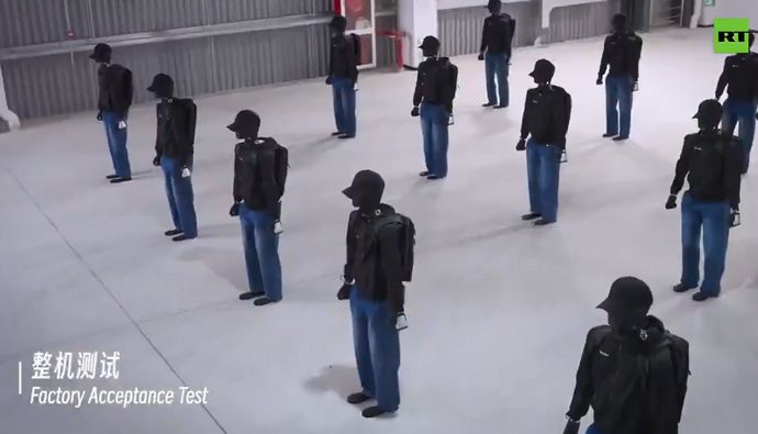 中国、倉庫や店舗で働くAIロボット量産…人手不足対策と物流・小売の自動化が進む！