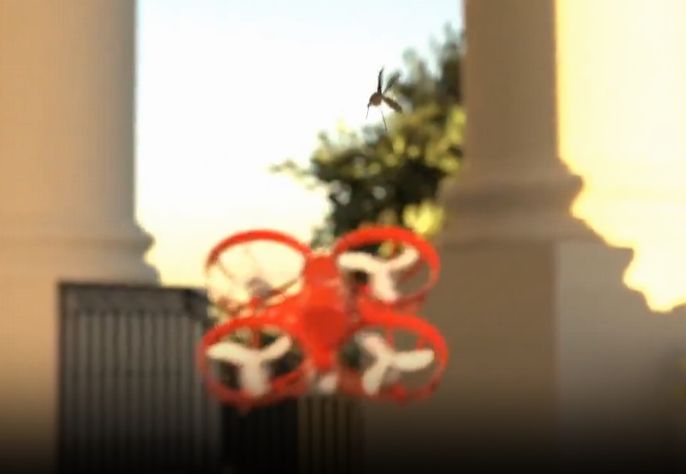 超音波フェイズドアレイソナー搭載、10機で1平方km範囲の蚊を自動的に狩るマイクロドローン！