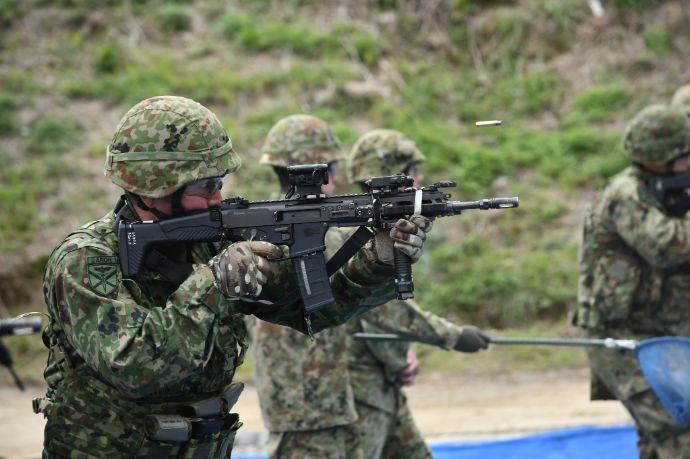 第2水陸機動連隊、射撃指導者集合訓練で拳銃・小銃による実弾射撃を実施！