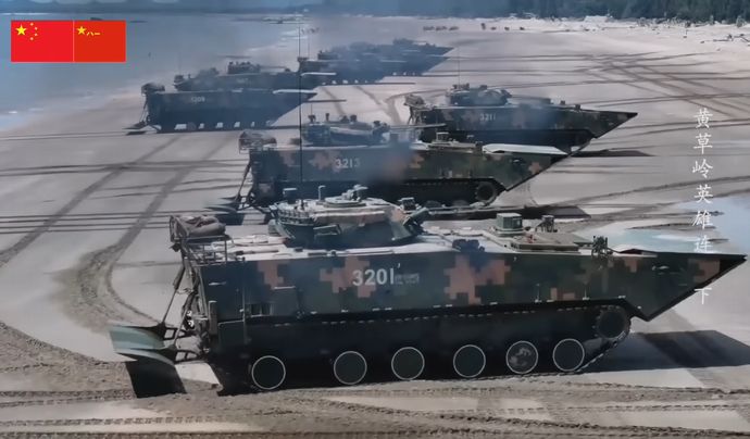 中国軍「台湾上陸訓練」、水陸両用車も投入…民間大型船と対岸で合同演習！