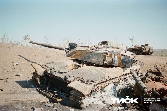 ロボティーン郊外の残骸となったウクライナ軍のチャレンジャー2戦車！