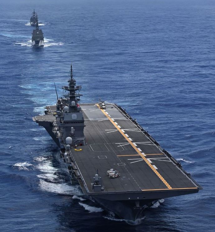 海自護衛艦「かが」「てるづき」、スペイン海軍フリゲート艦「メンデス・ヌニェス」と共同訓練！