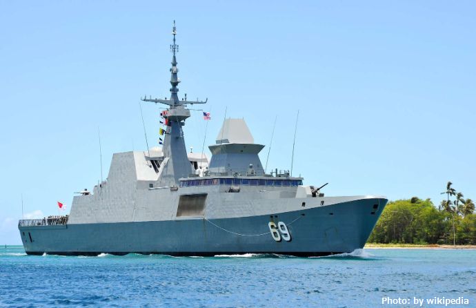 シンガポール海軍艦がステルス艦「イントレピッド」が海自横須賀基地に入港…平面を多用した独特デザインで脚光！