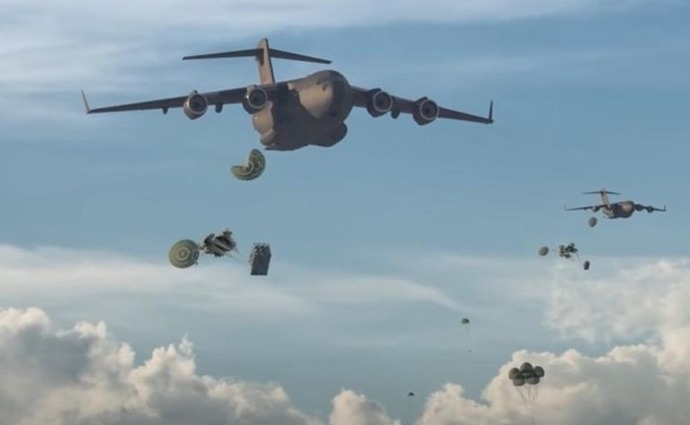 自衛隊に新兵器「ラピッドドラゴン」導入か、空自輸送機から大量の巡航ミサイル積んだコンテナを投下し一斉発射！