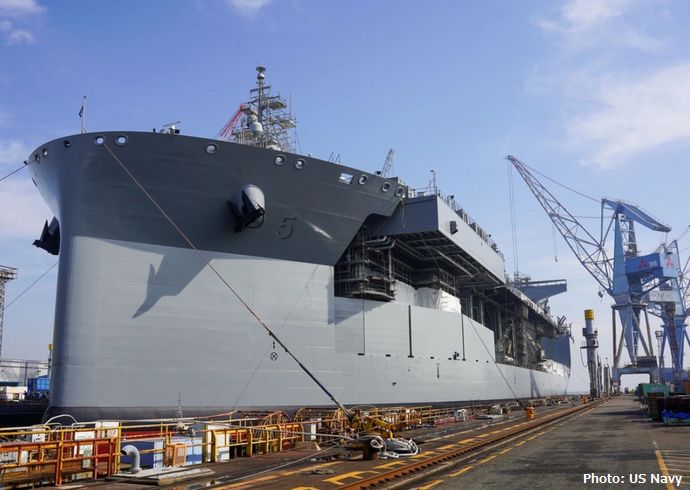 「海に浮かぶ移動基地」が横浜に出現？…全長200m超えの巨艦が定期オーバーホール完了！