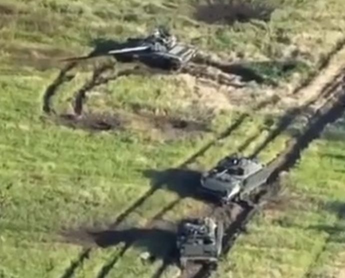 ウクライナ軍のブラッドレー歩兵戦闘車とT-72戦車が放棄されてる？