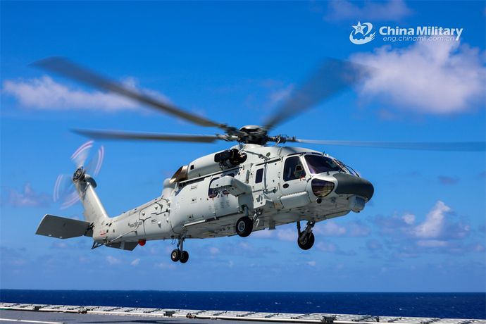 黄海上で中国軍ヘリがオーストラリア軍ヘリに接近…北朝鮮制裁の監視活動中！