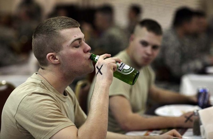 米兵の外出や基地外での飲酒規制の見直し進む…岩国基地などで米軍関係者の相次ぐ事件受け！