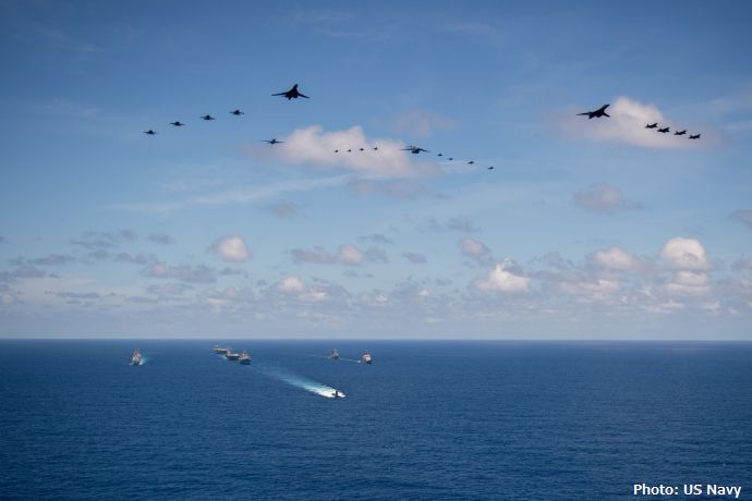 フィリピン海で日米艦隊上空をB-1B爆撃機が飛行…共同訓練「バリアント・シールド2024」を実施！